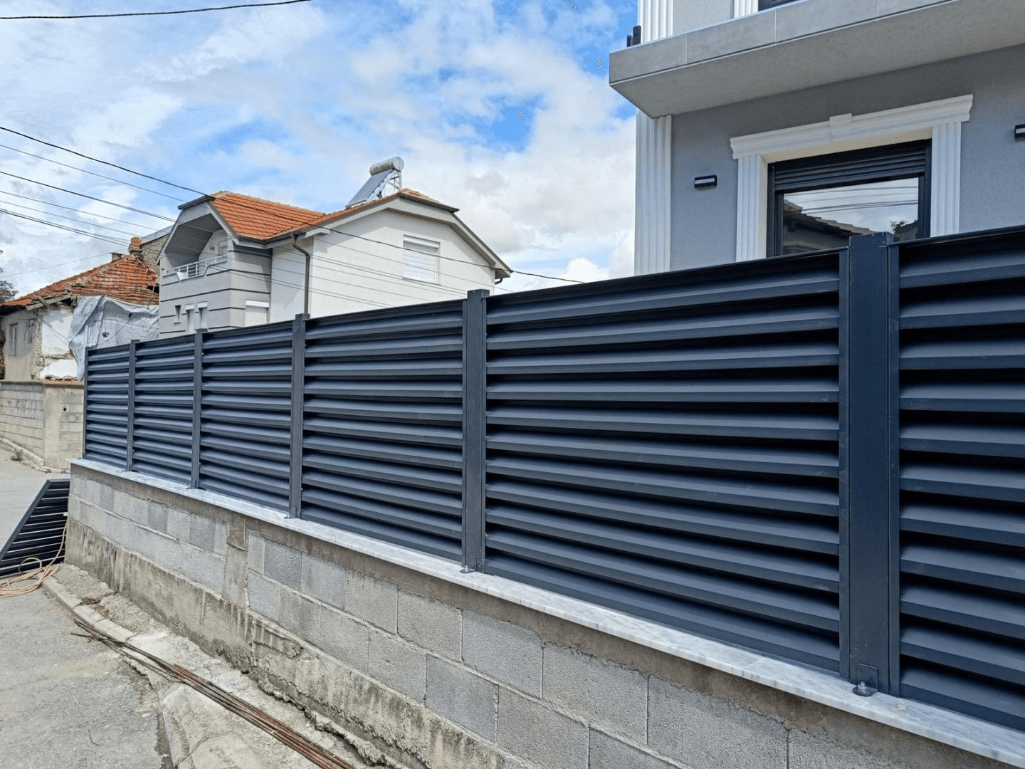 Urban aluminum louver fence